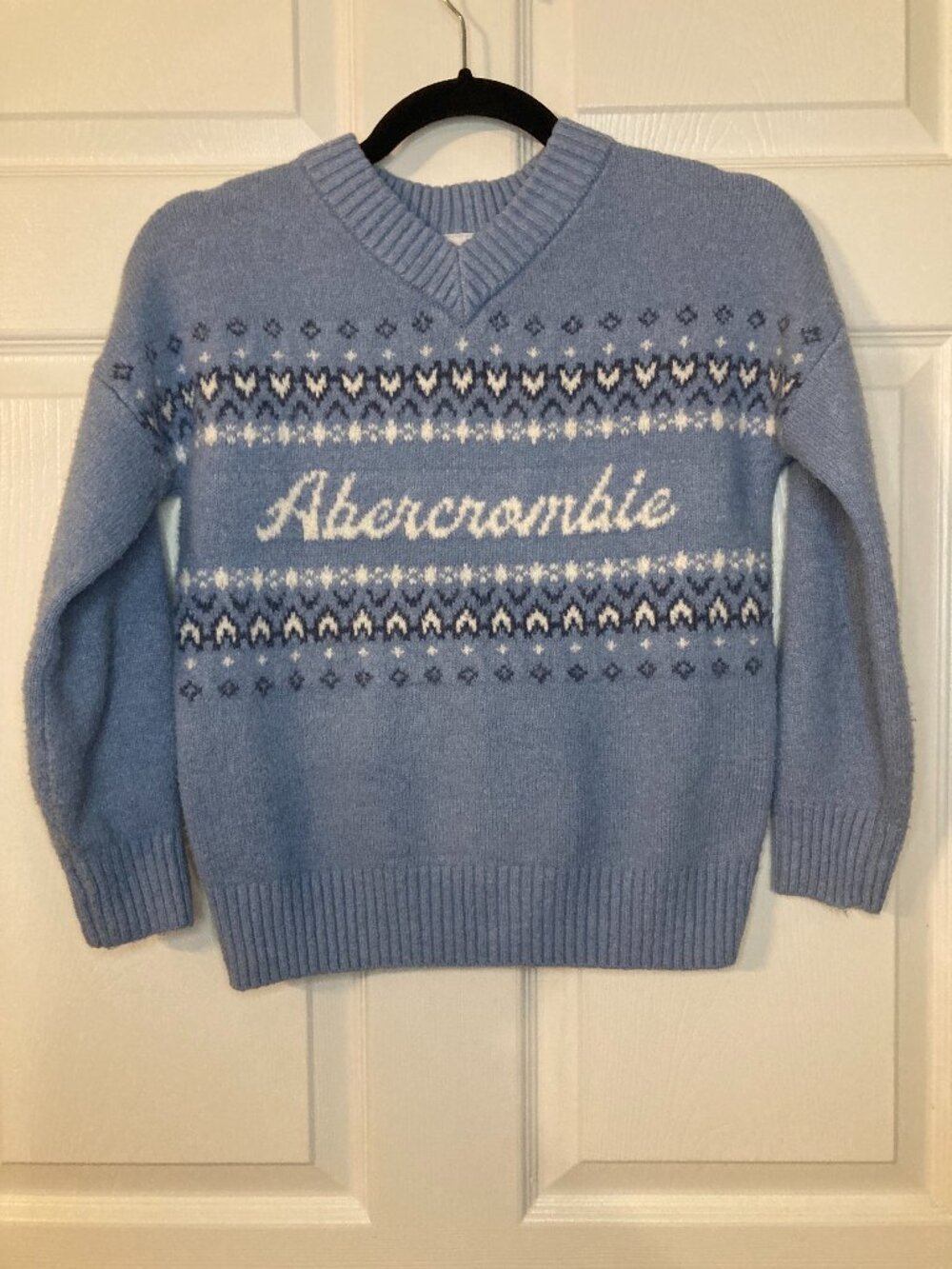 Abercrombie Kids Girl's Light Blue Oversized Graphic V-Neck Sweater - Size 9/10